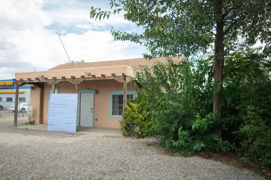 517 E Reinken Avenue, Belen, NM 87002 - #2