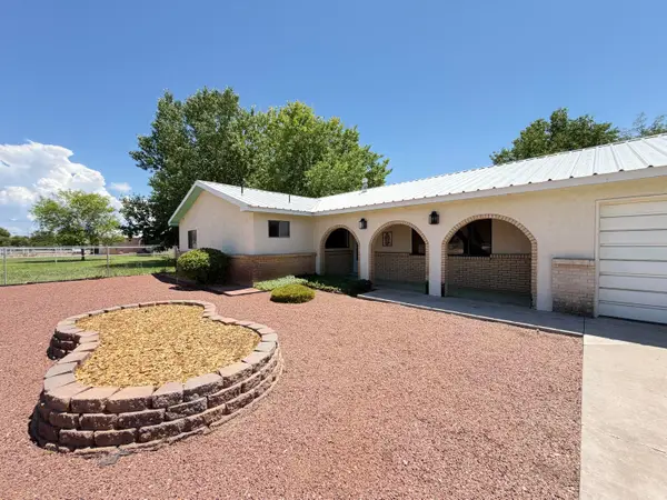 2740 Valle Grande Road Sw, Albuquerque, NM 87105
