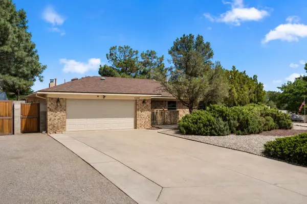 5208 Russell Drive Nw, Albuquerque, NM 87114