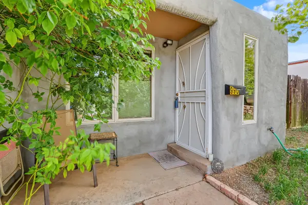 990 Calle Katarina, Santa Fe, NM 87507