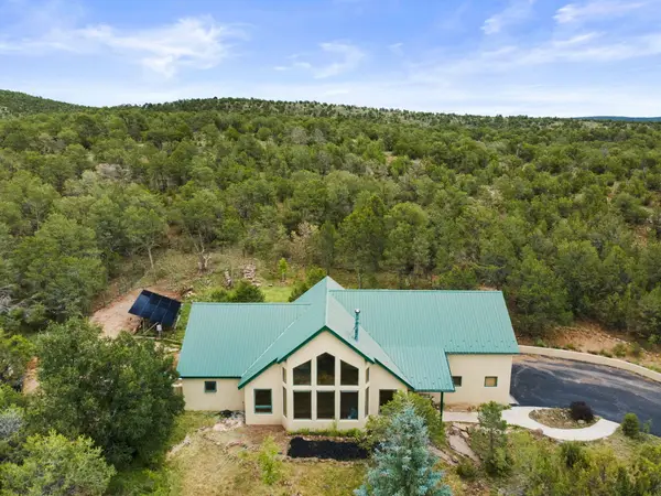 10 Howlin Wolf Trail, Tijeras, NM 87059