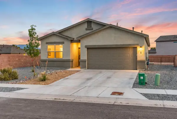 2 Avenida Parque Court, Los Lunas, NM 87031