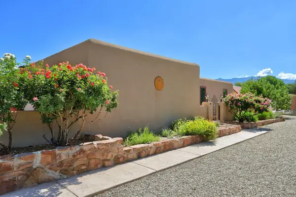 228 Los Manzanos Road, Corrales, NM 87048