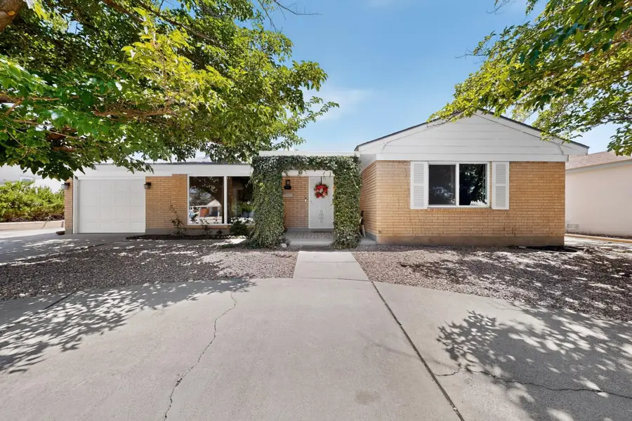 2814 Arizona Street Ne, Albuquerque, NM 87110 - #2