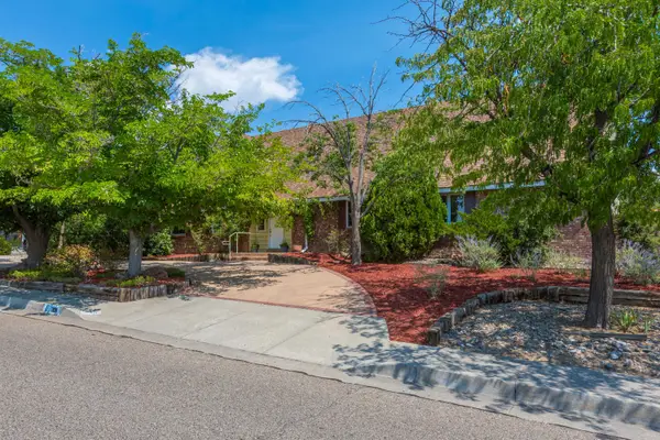 1020 Loyola Place Ne, Albuquerque, NM 87112
