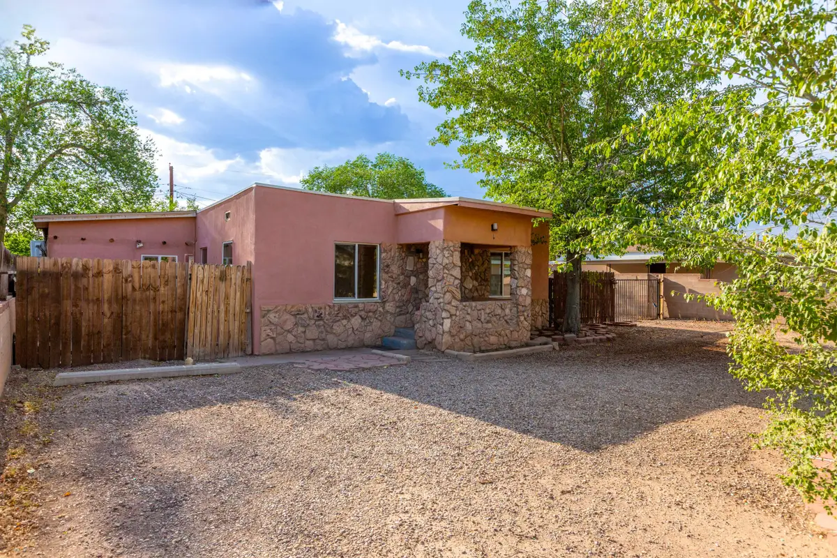 5201 Grande Drive Nw, Albuquerque, NM 87107 - #1
