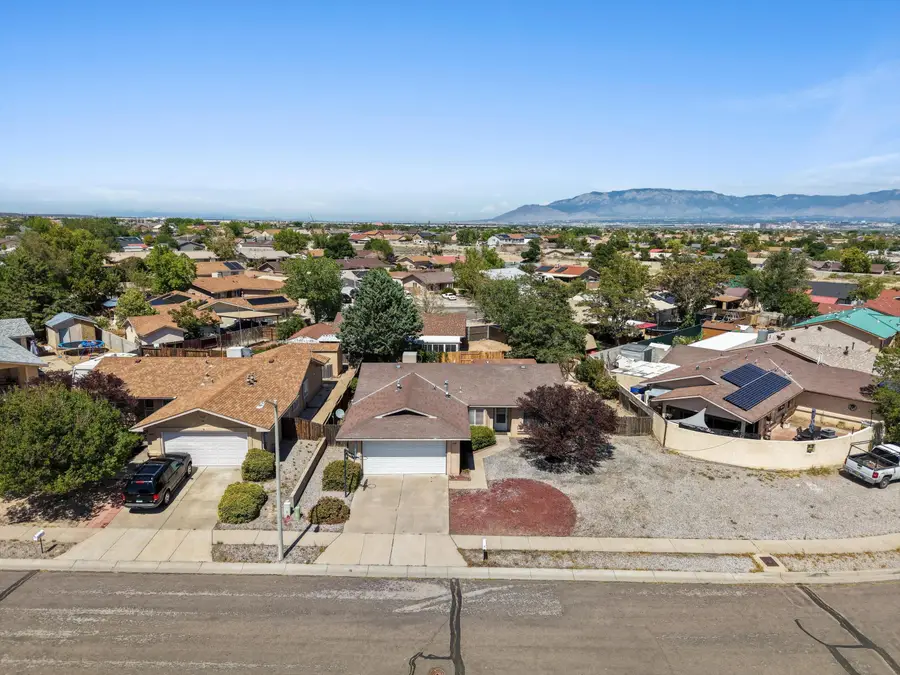 9101 Suncrest Avenue Sw, Albuquerque, NM 87121 - #3