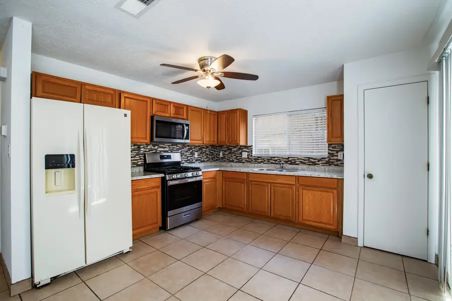 1335 Ojo Sarco Street Sw, Albuquerque, NM 87121 - #2