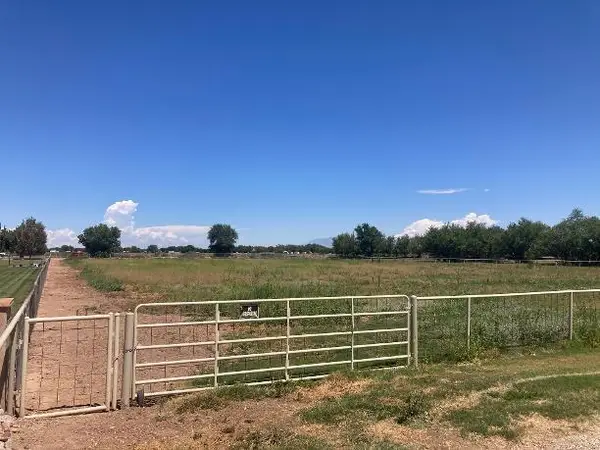 240 Sutton Lane, Bosque Farms, NM 87068