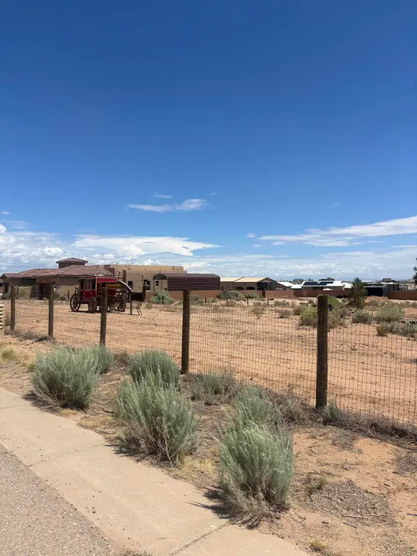 525 10th Street Ne, Rio Rancho, NM 87144
