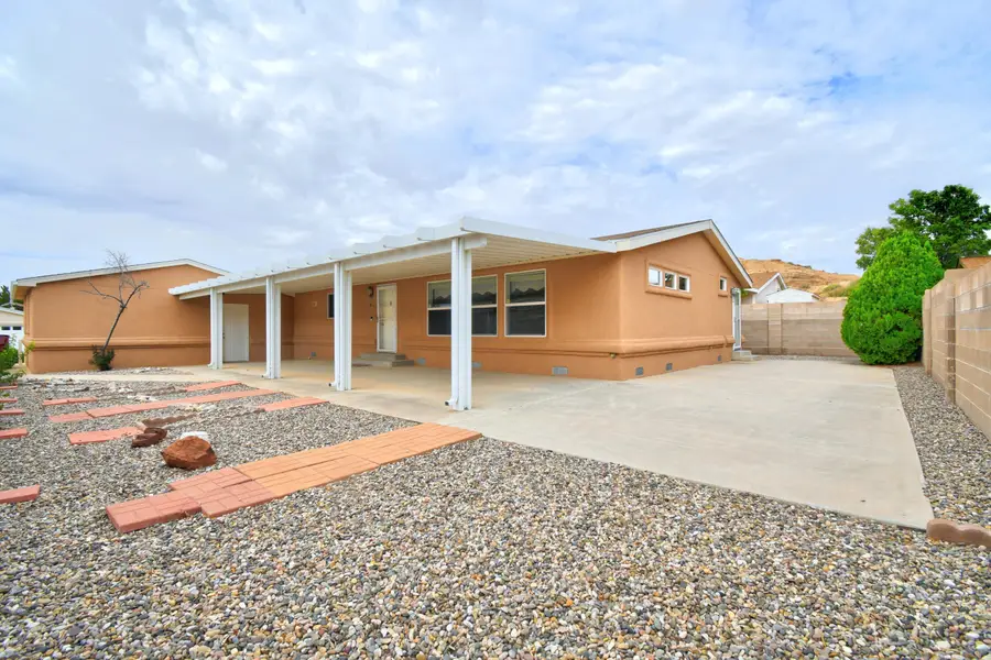 242 Sunrise Bluffs Drive, Belen, NM 87002 - #2