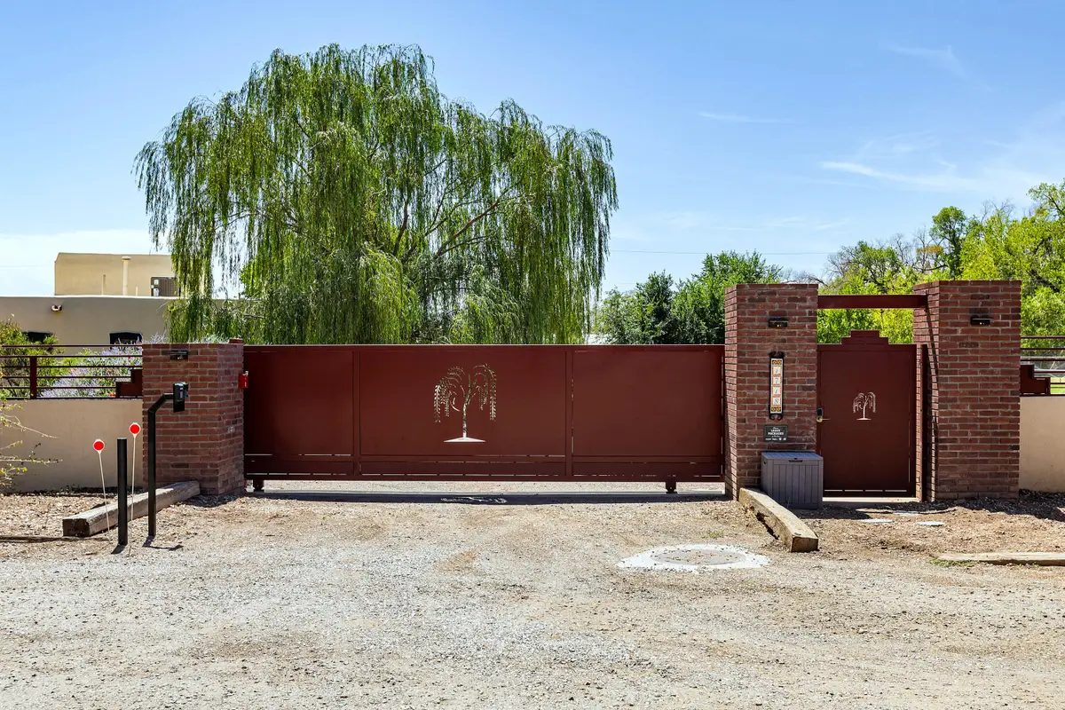 1718 Avenida Las Campanas Nw, Los Ranchos De Albuquerque, NM 87107 - #1