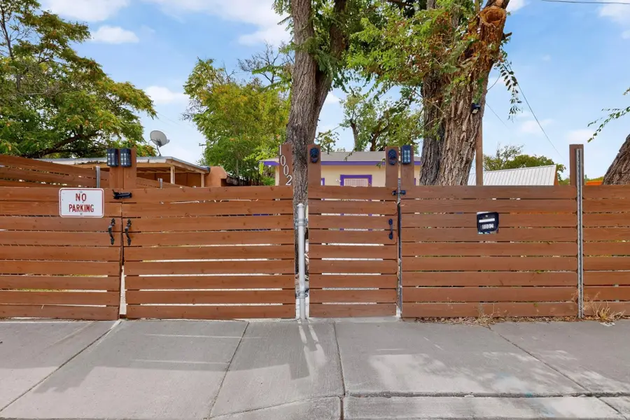 1002 Pacific Avenue Sw, Albuquerque, NM 87102 - #3
