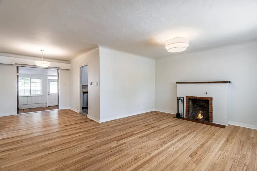 2419 Floral Road Nw, Albuquerque, NM 87104 - #3