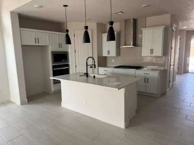 2448 Marble Avenue Ne, Rio Rancho, NM 87144 - #2