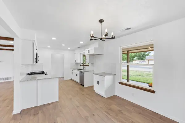 1670 Murray Loop, Bosque Farms, NM 87068