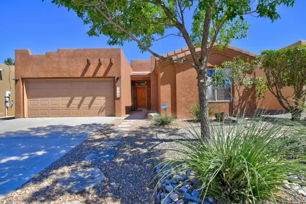 7728 Calle Comodo Ne, Albuquerque, NM 87113