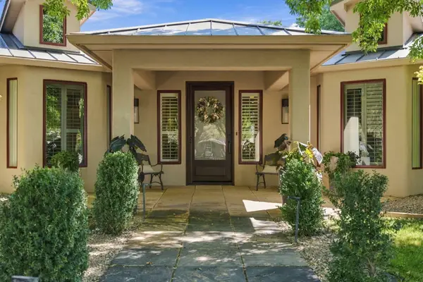 280 Del Norte Court, Bosque Farms, NM 87068