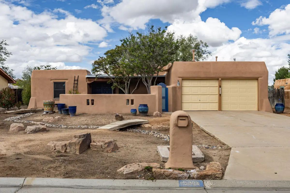 5901 Flor Del Rey Nw, Albuquerque, NM 87120 - #1