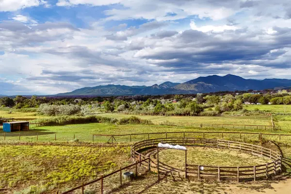 47 State Road 382, Ranchos de Taos, NM 87557