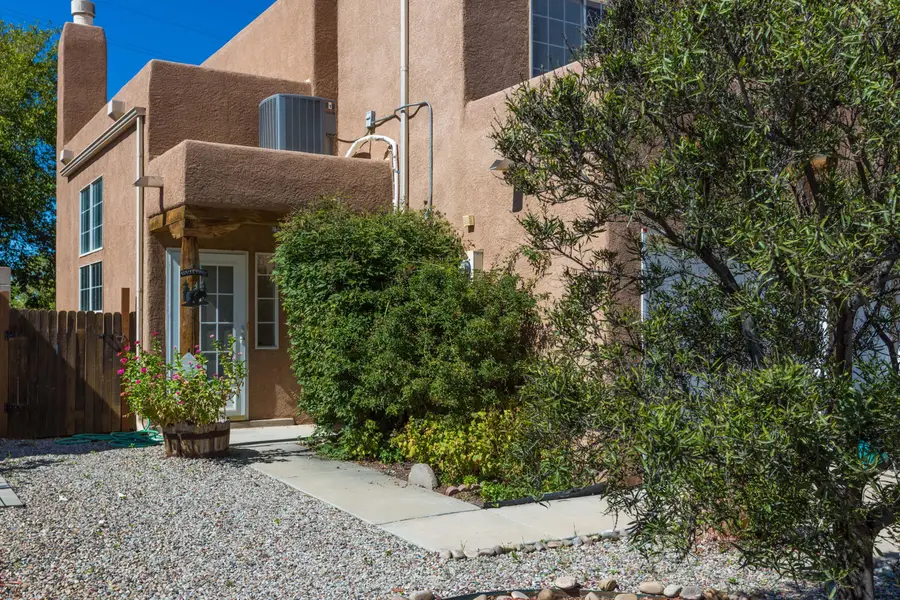 635 Reeves Place Sw, Los Lunas, NM 87031 - #2