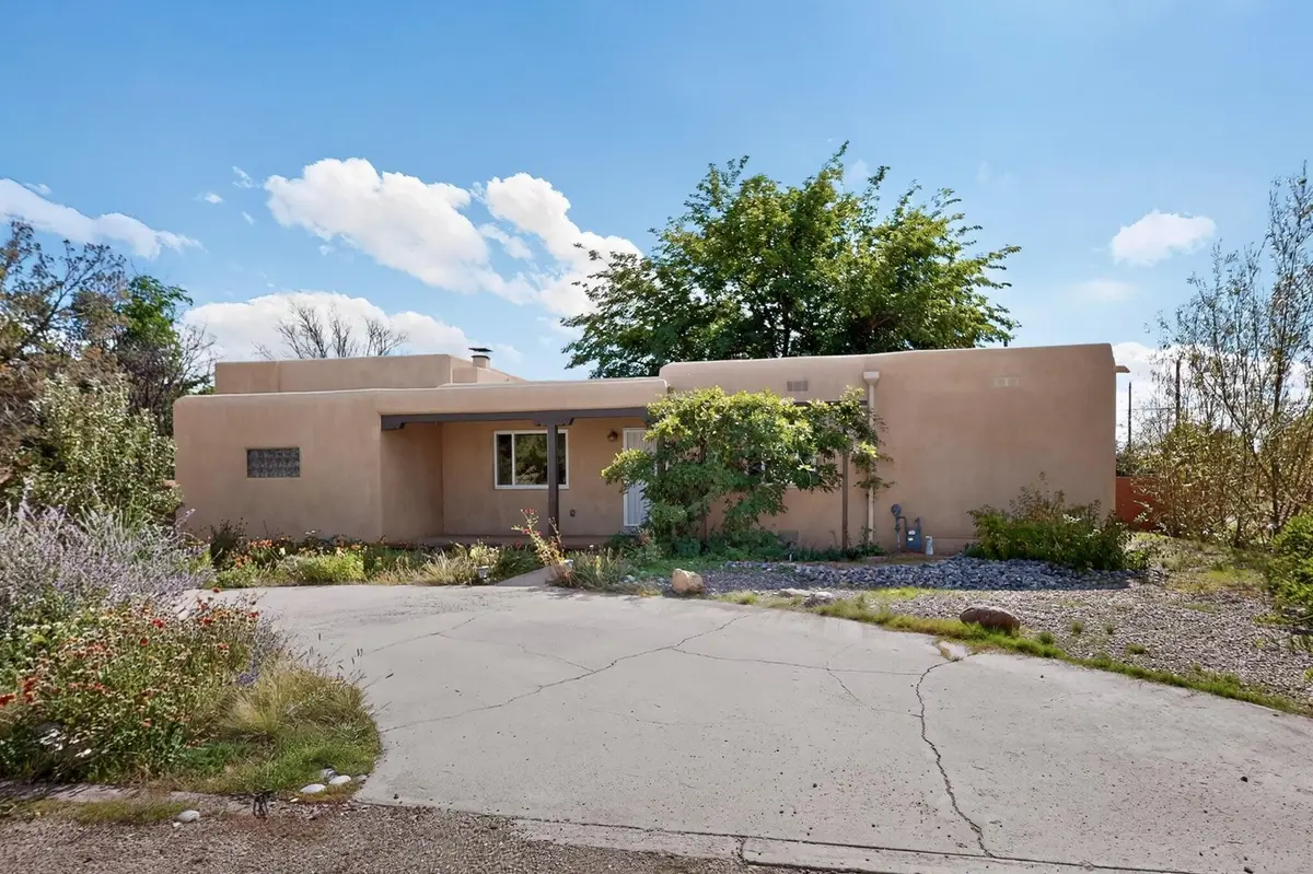 712 Green Valley Road Nw, Los Ranchos De Albuquerque, NM 87107 - #1