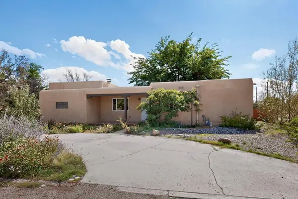 712 Green Valley Road Nw, Los Ranchos, NM 87107