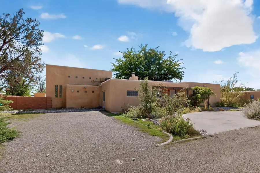 712 Green Valley Road Nw, Los Ranchos De Albuquerque, NM 87107 - #2