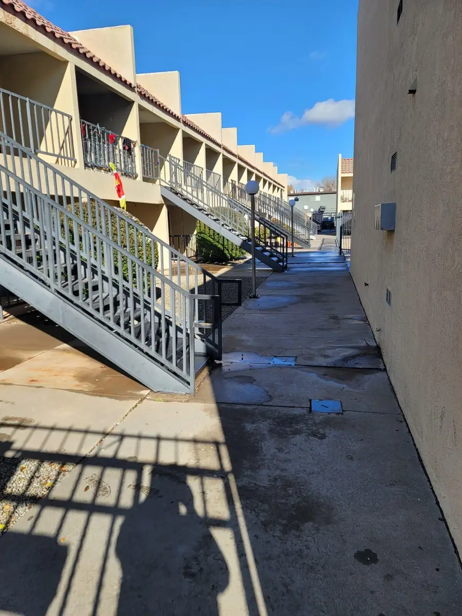 1025 Valencia Drive Se #APT 25, Albuquerque, NM 87108 - #3
