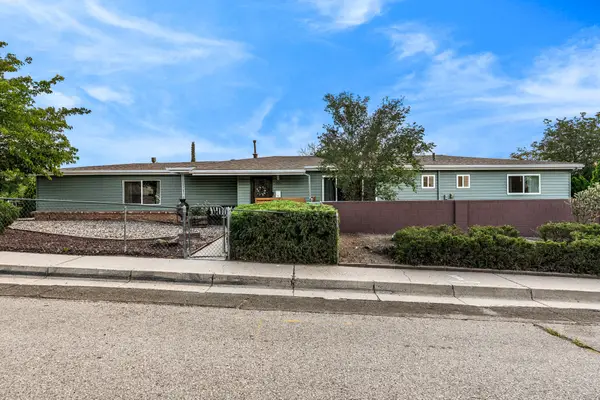 1701 Vassar Drive Se, Albuquerque, NM 87106