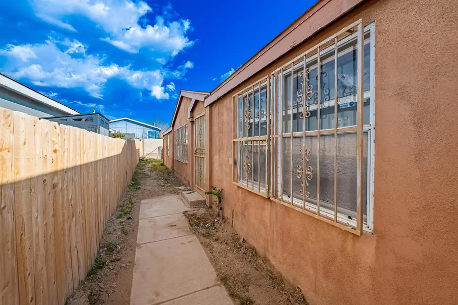 9409 Vista Del Valle Street Sw, Albuquerque, NM 87121 - #3