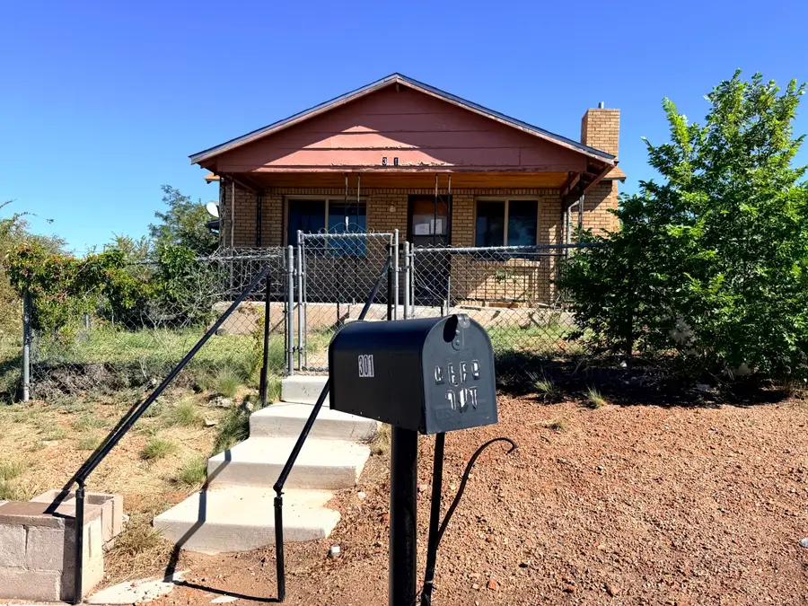 301 E Adams Avenue, Gallup, NM 87301 - #2