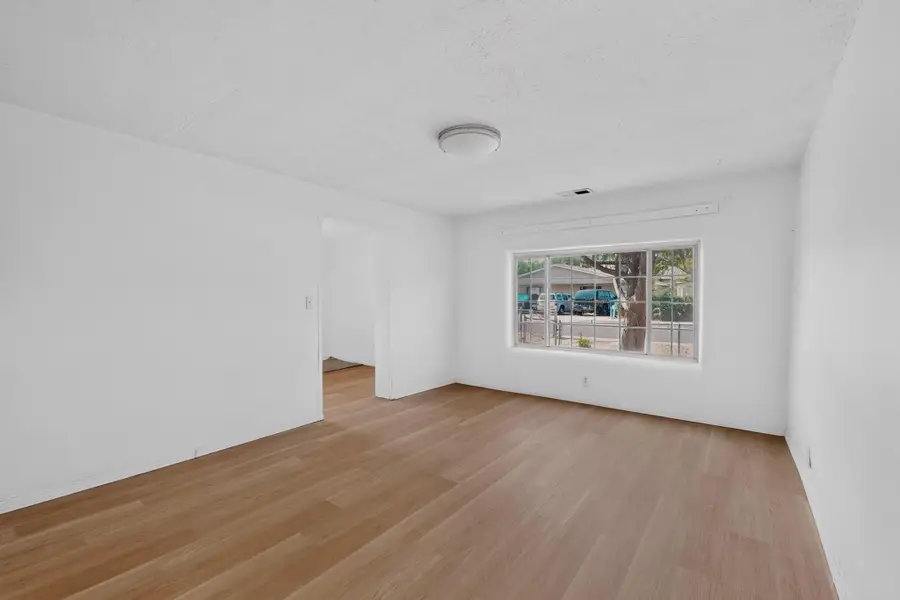 915 Pacific Avenue Sw, Albuquerque, NM 87102 - #3