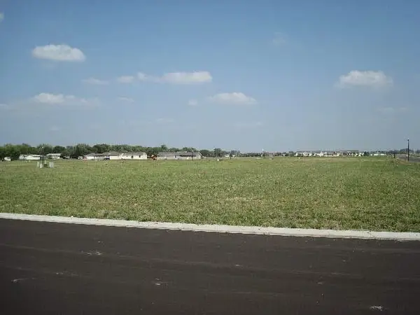 704 Elizabeth St, Marshall, MN 56258