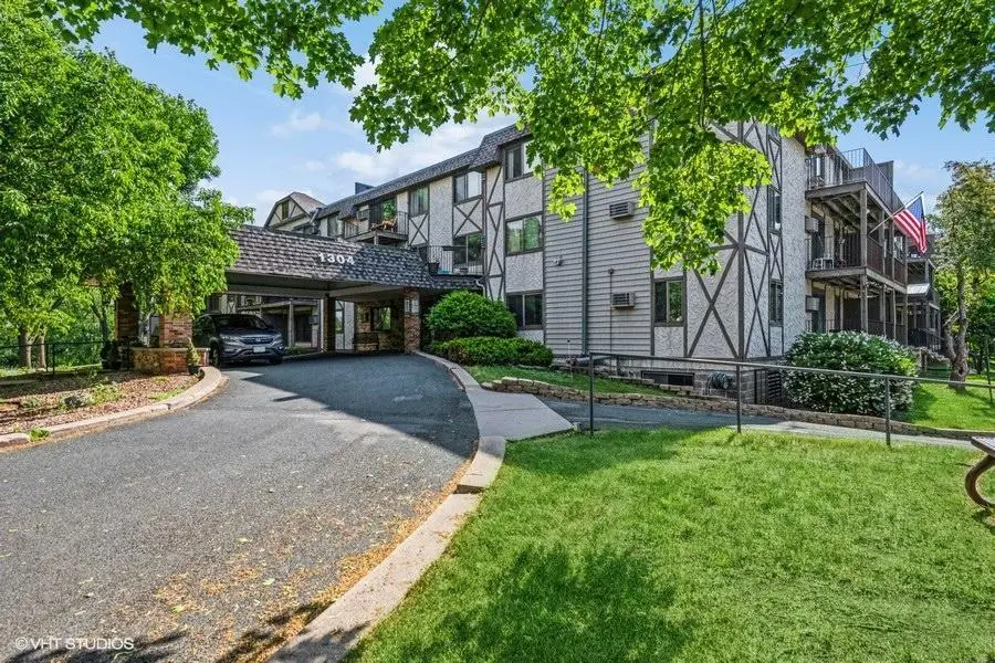 1304 W Medicine Lake Drive #202, Plymouth, MN 55441 - Image #1