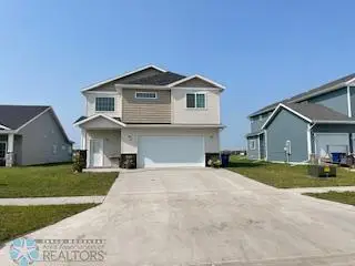 412 Hampton Drive W, Moorhead, MN 56560
