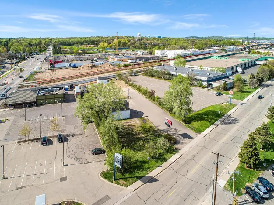 1102 2nd Street Ne, Hopkins, MN 55343 - Image #3