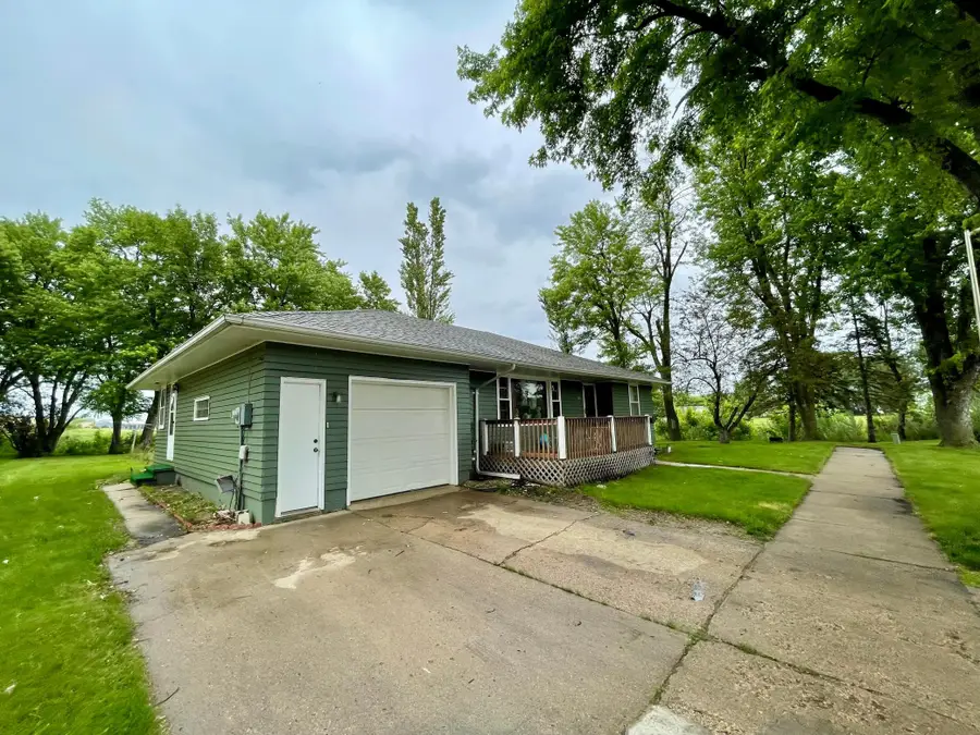 327 Dover Street, Worthington, MN 56187 - Image #2