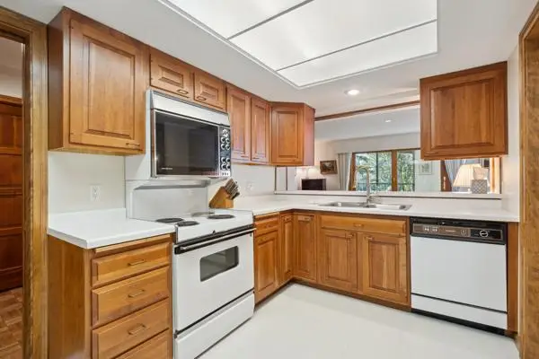 5601 Dewey Hill Road #113, Edina, MN 55439