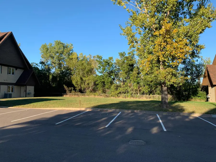 2121 E County Road D, Maplewood, MN 55109 - Image #2