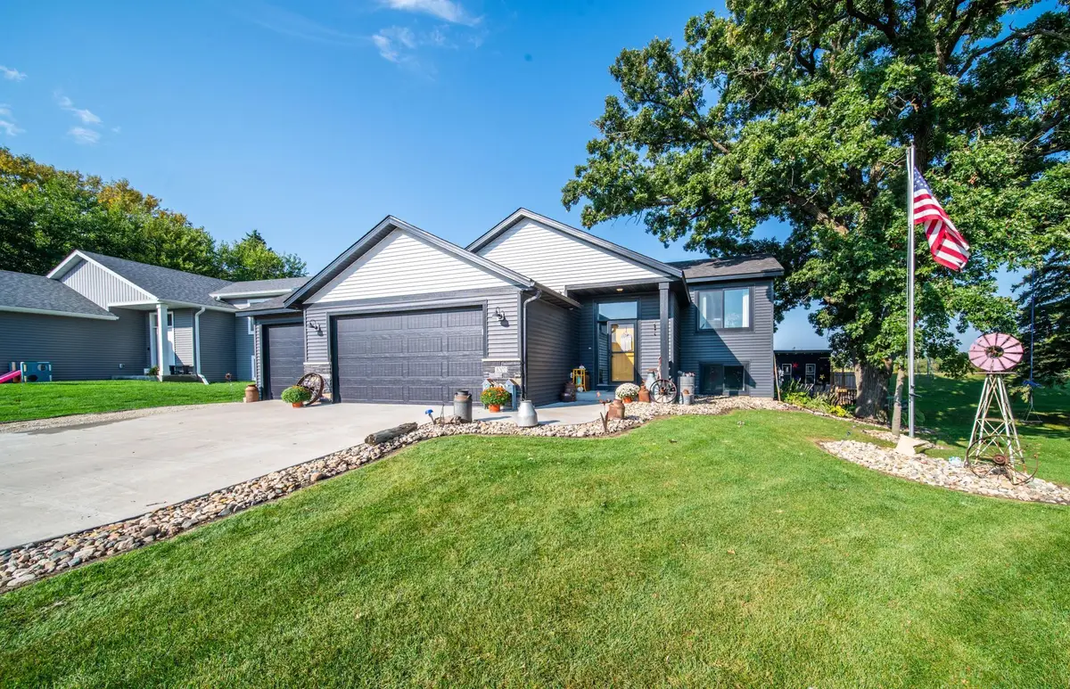 1007 Blanch Ct, Mantorville, MN 55955 - Image #1