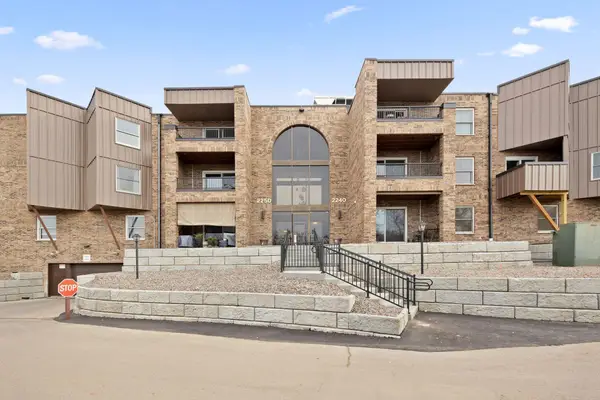 2250 Midland Grove Road #307, Roseville, MN 55113