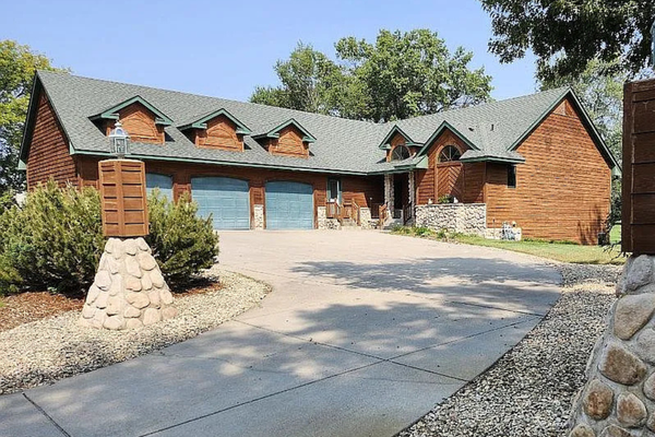 527 138th Lane Ne, Ham Lake, MN 55304