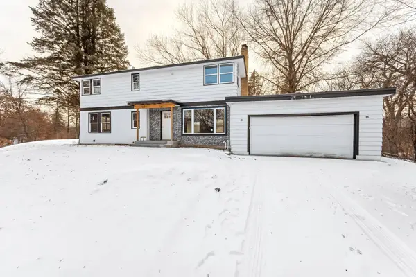 1077 Century Avenue S, Maplewood, MN 55119