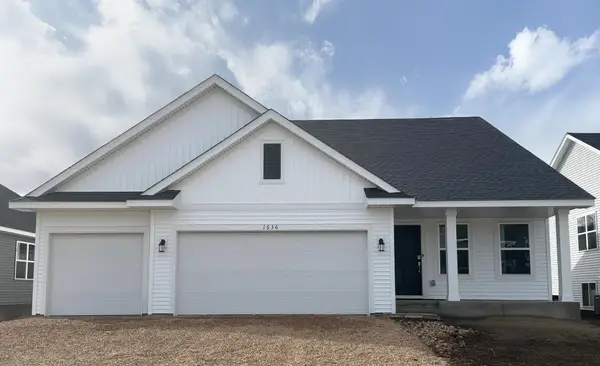 1636 River Rock Drive, Carver, MN 55315