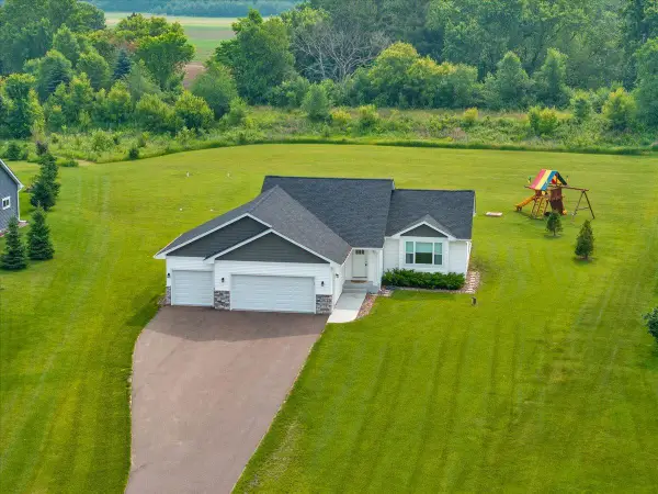 986 152nd Avenue, New Richmond, WI 54017