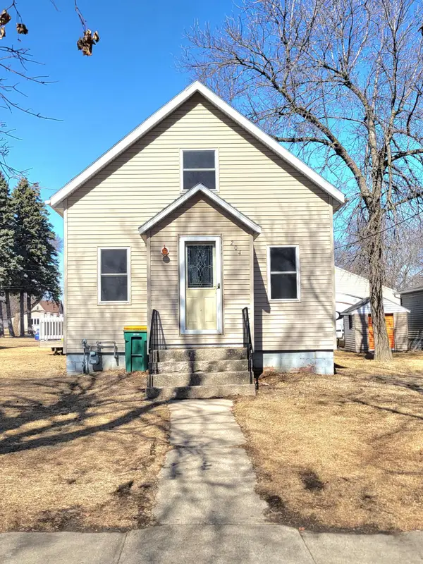 204 W 5th Avenue, Lakefield, MN 56150