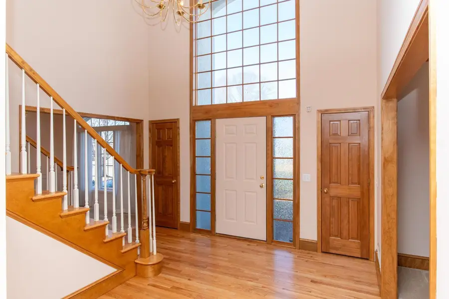 10127 Trotters Path, Eden Prairie, MN 55347 - Image #2