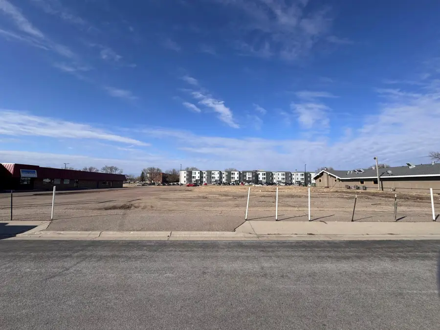 1417 E College Drive, Marshall, MN 56258 - Image #3