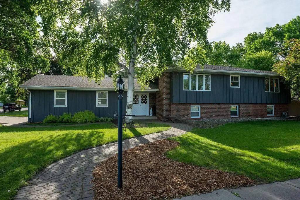 900 13th Avenue Sw, Willmar, MN 56201 - Image #1